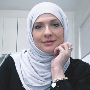 Meet your Posher, Fatima